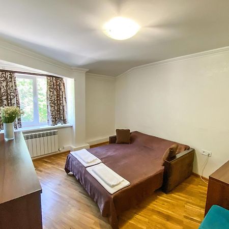 Hotel Shpinat à Odessa Extérieur photo